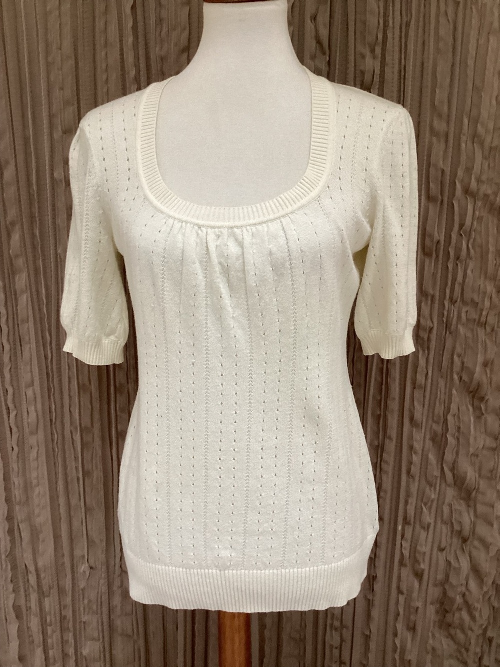 DKNY Jeans Rounded Scoop Neck, Short Sleeve, Open Weave Knit Top, puff sleeve, M